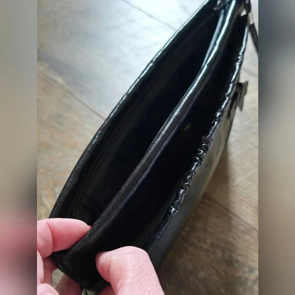 Lovely Vintage 1980s Black Wristlet Clutch with Bow & Ruffles •  Excellent! - Picture 8 of 8